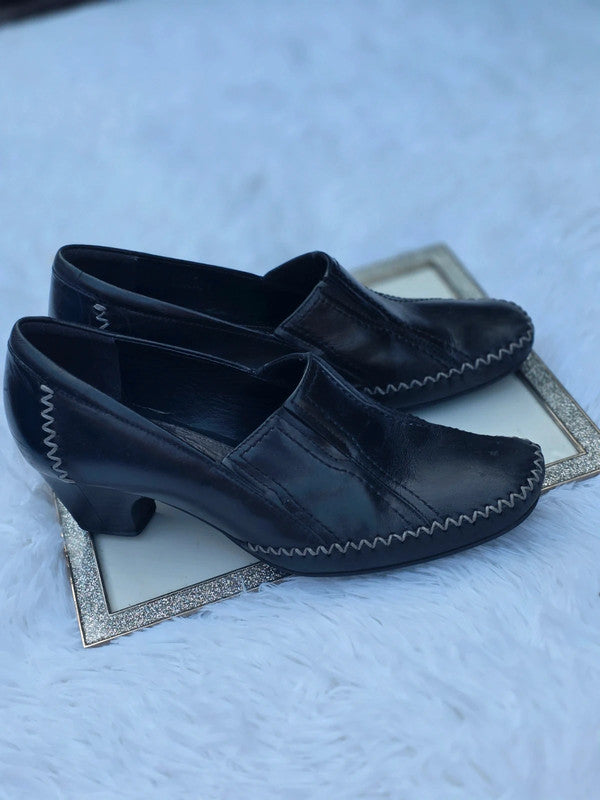 Clarks Leather court shoes size 8
