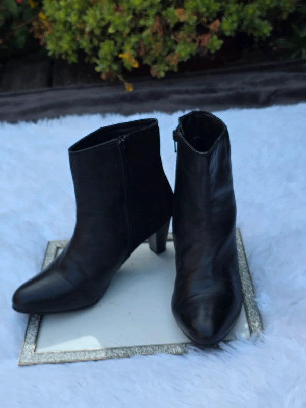 Soleflex leather ankle boots size 7