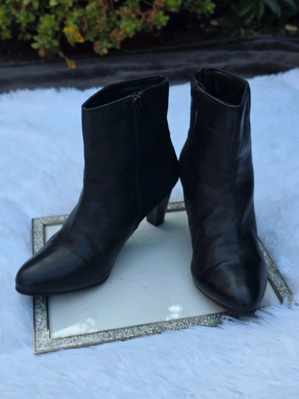 Soleflex leather ankle boots size 7