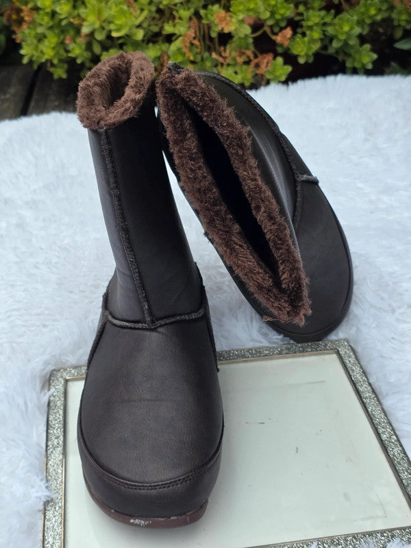 Winter mid-calf boots size 8.5