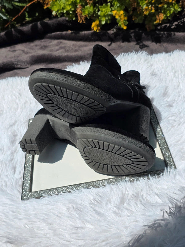 Moda in Pelle suede ankle boots size 9.5