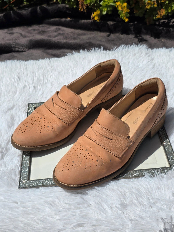 Clarks leather loafers ( sorry No Refund/ Return) size 8