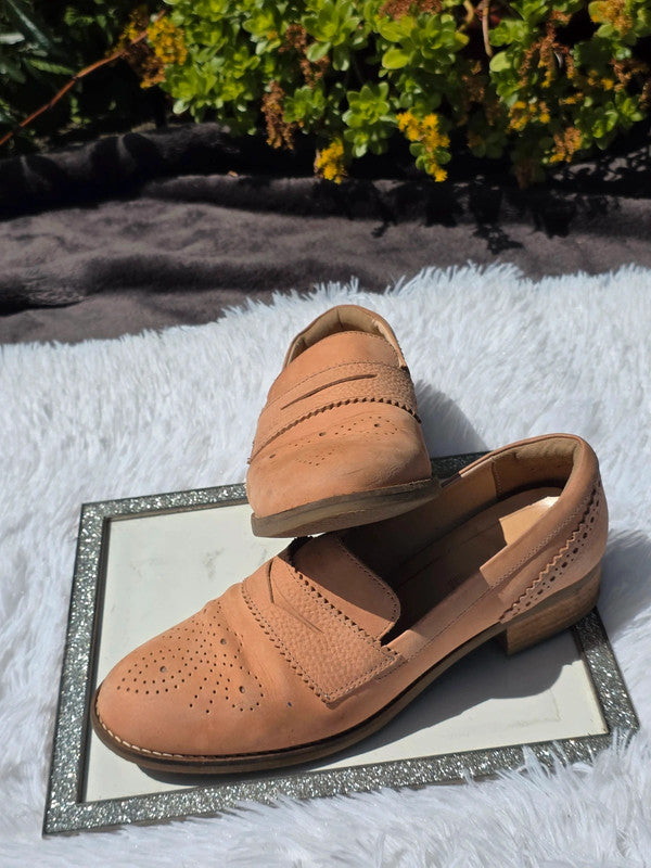 Clarks leather loafers ( sorry No Refund/ Return) size 8