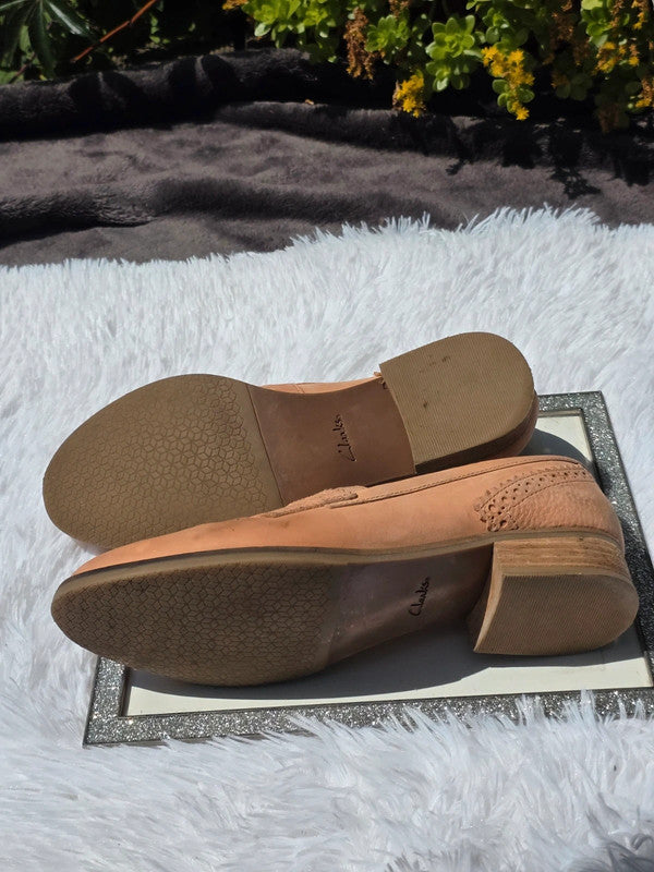 Clarks leather loafers ( sorry No Refund/ Return) size 8