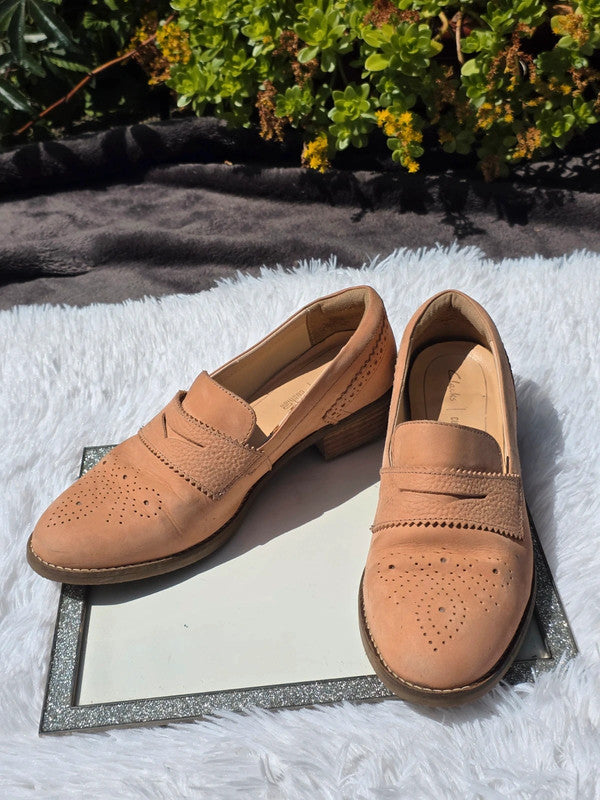 Clarks leather loafers ( sorry No Refund/ Return) size 8