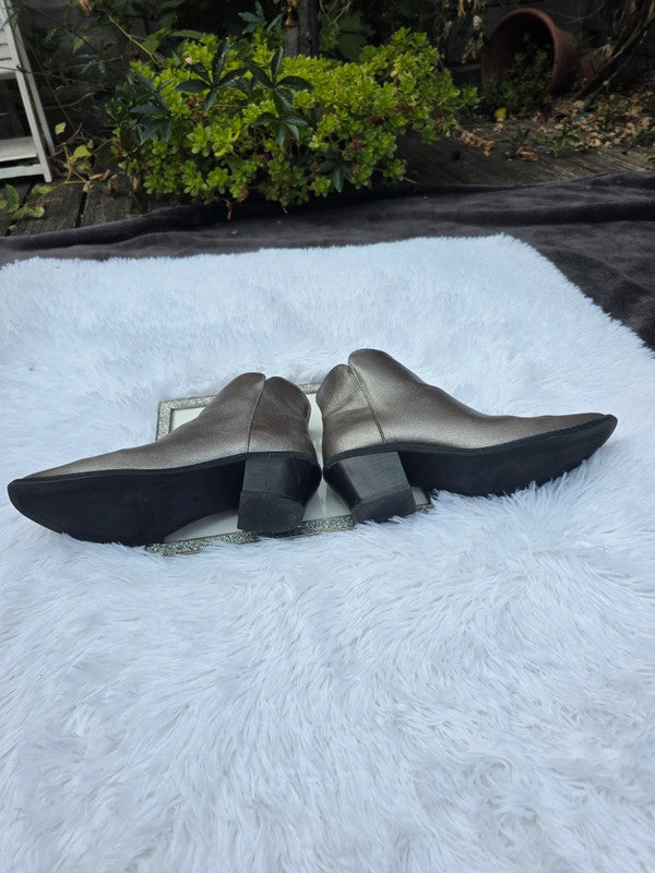 TU cowgirl style ankle boots size 8