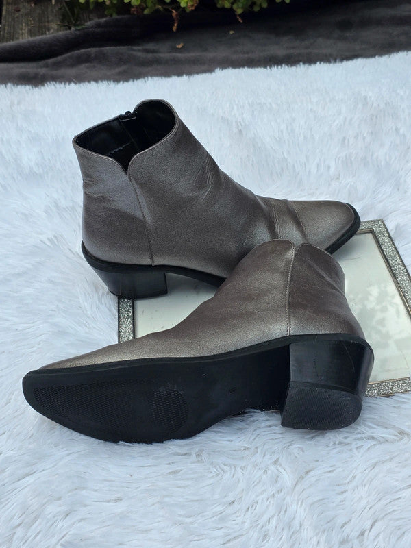 TU cowgirl style ankle boots size 8