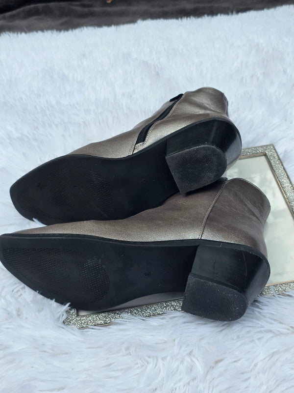 TU cowgirl style ankle boots size 8