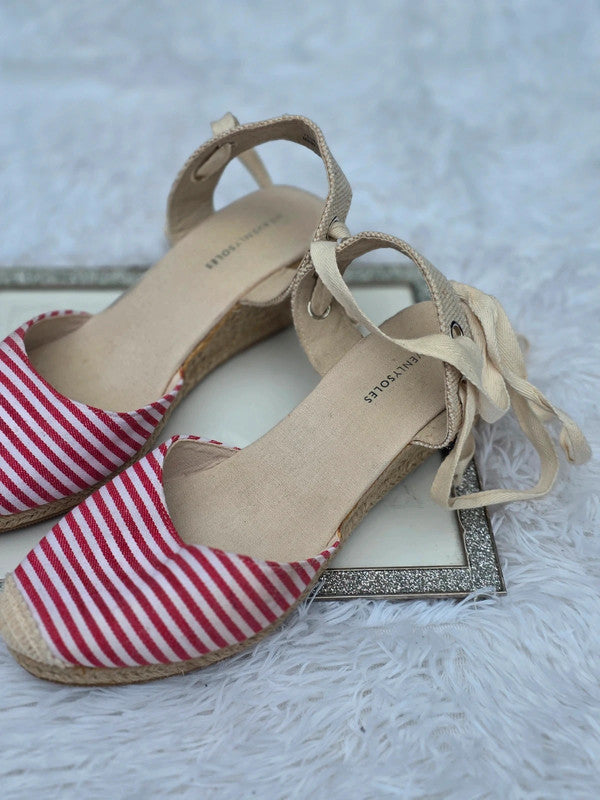Heavenly soles espadrille wedges size 9