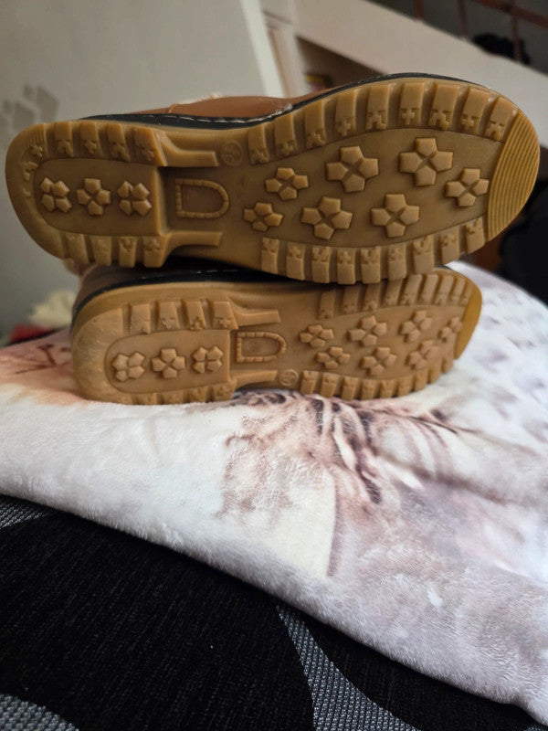 Ella snow boots size 7