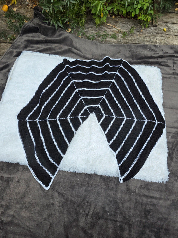 Crochet Vintage spider website design poncho