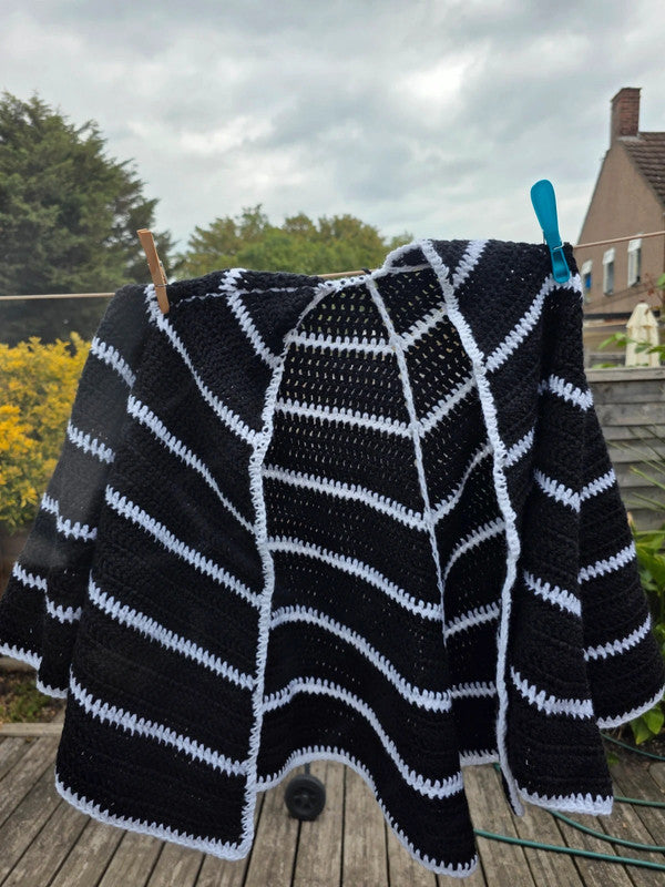 Crochet Vintage spider website design poncho