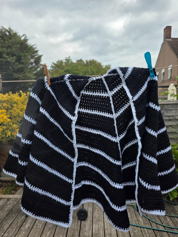 Crochet Vintage spider website design poncho