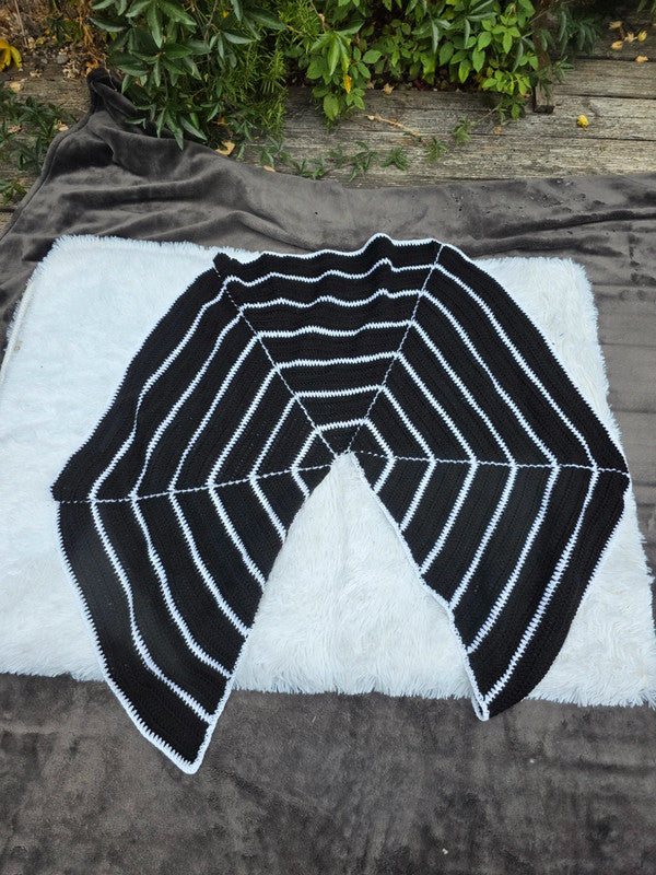 Crochet Vintage spider website design poncho