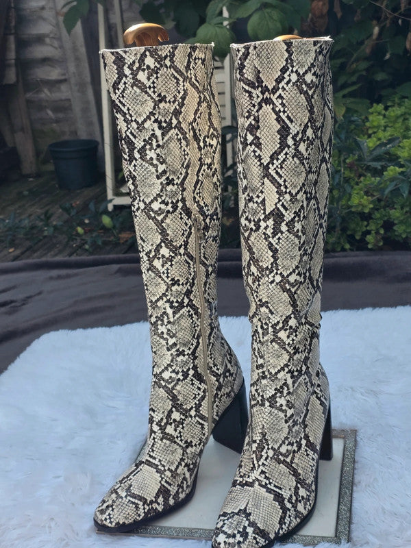 Gorgeous designed PLT boots size 8