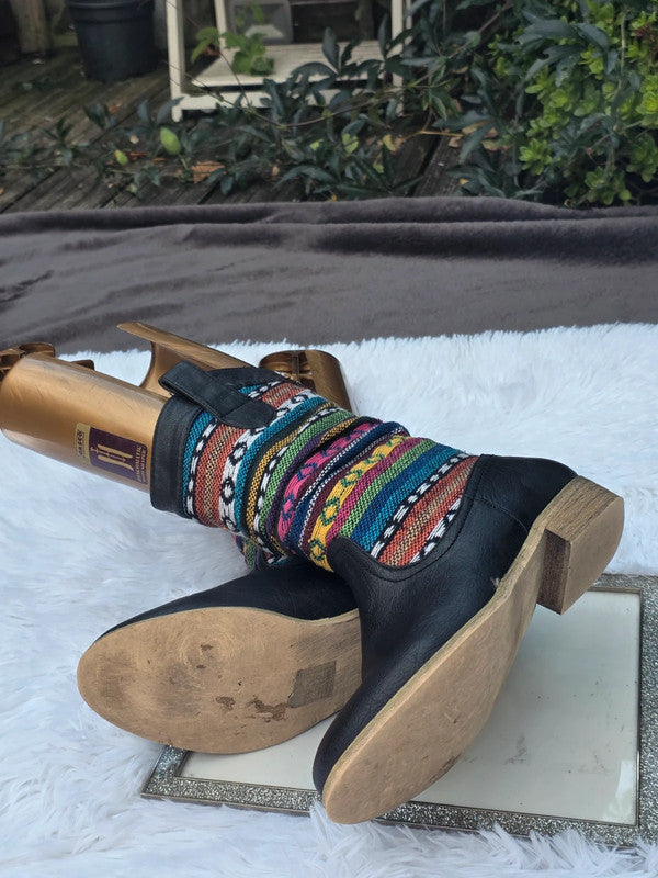 Cowboy design ankle boots size 7