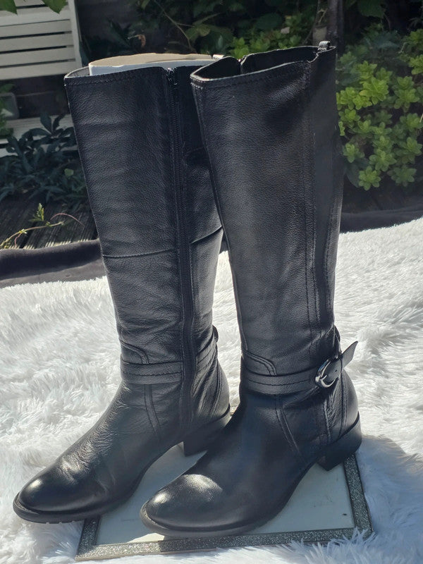 Fabulous Footwear knee high boots size 7