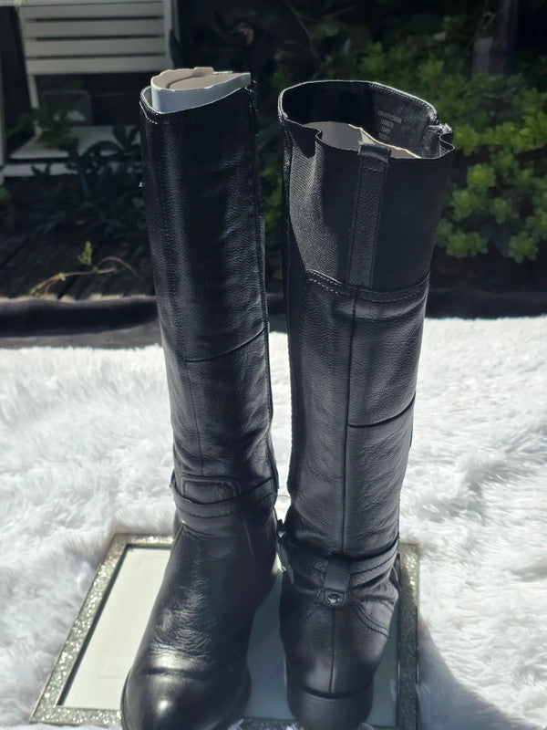 Fabulous Footwear knee high boots size 7