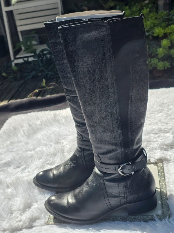 Fabulous Footwear knee high boots size 7