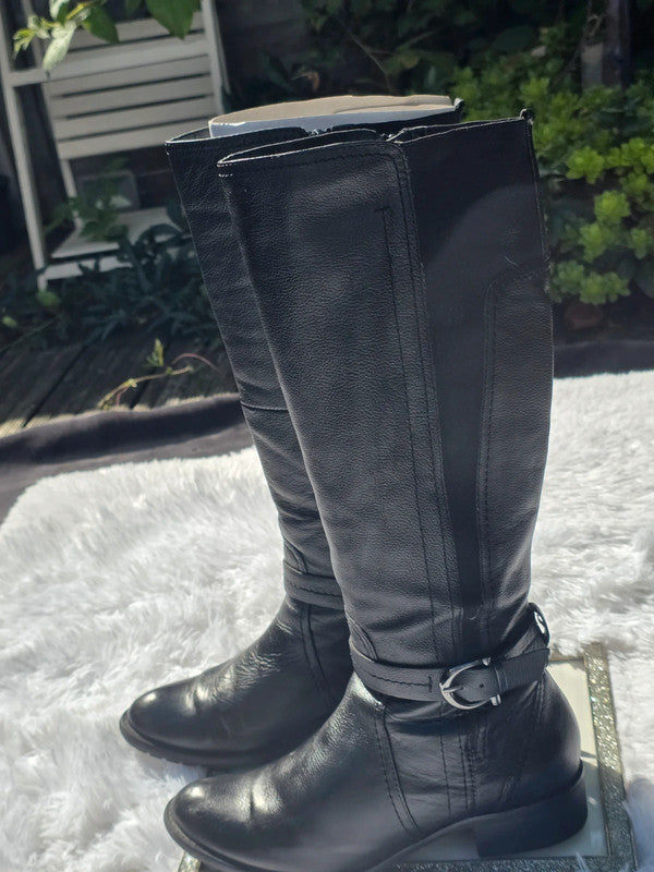 Fabulous Footwear knee high boots size 7