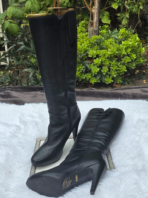 A Faith bowed design vintage style leather knee-high boots size 9
