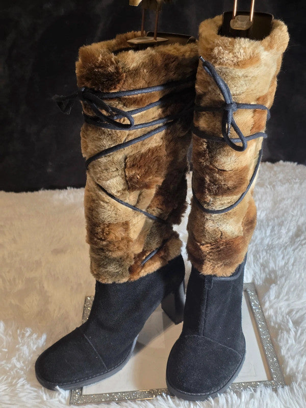 A Leather boots with faux fur size 6