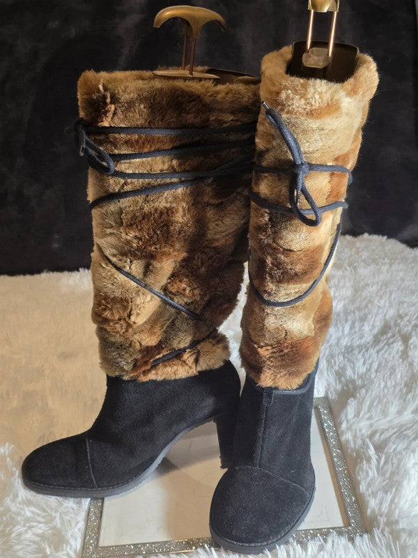 A Leather boots with faux fur size 6