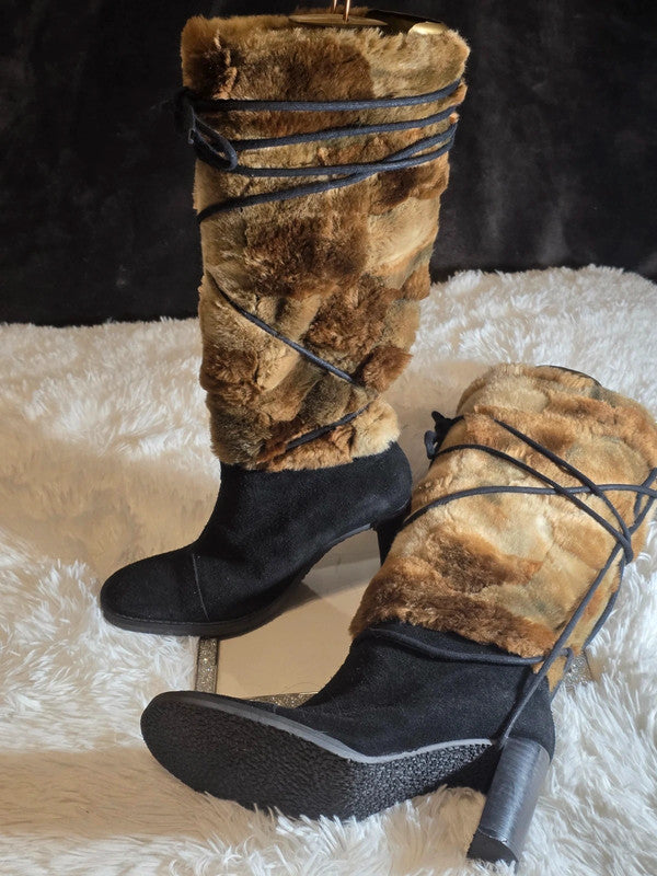 A Leather boots with faux fur size 6