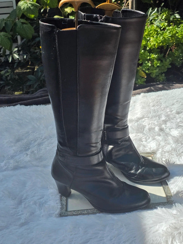 A Clarks leather knee-high boots size 7.5
