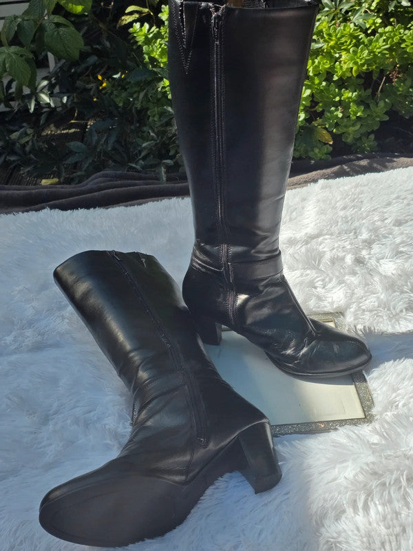 A Clarks leather knee-high boots size 7.5