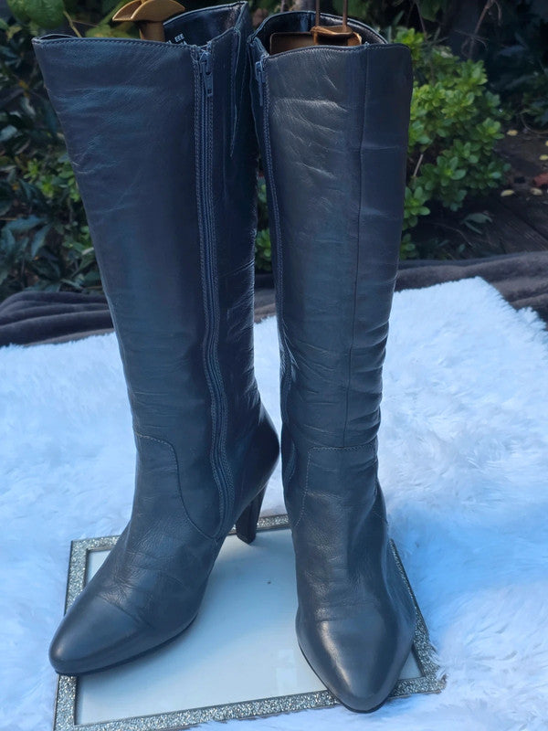 A Legroom vintage knee-high boots size 8
