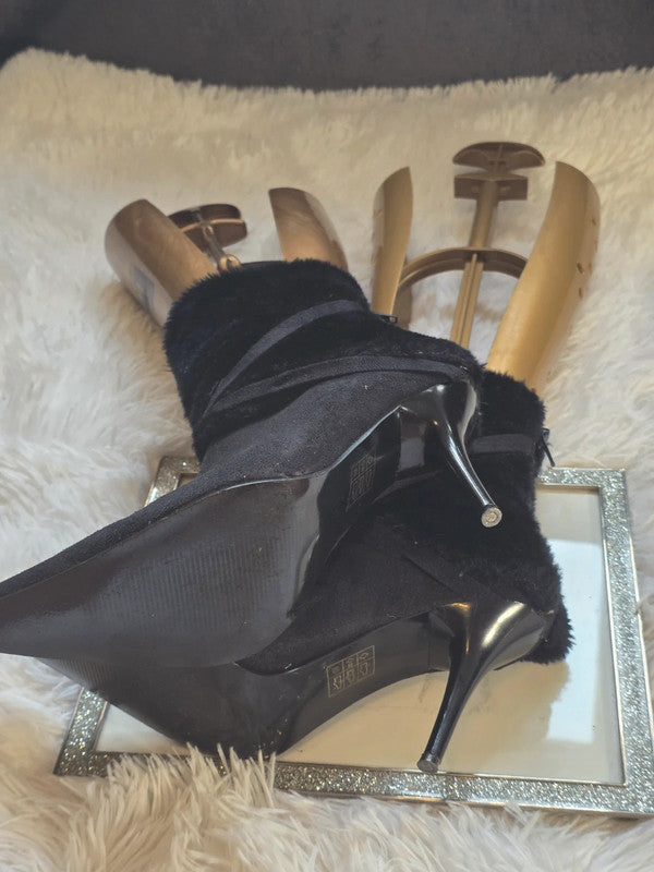 Diva Faux-fur ankle boots size 7