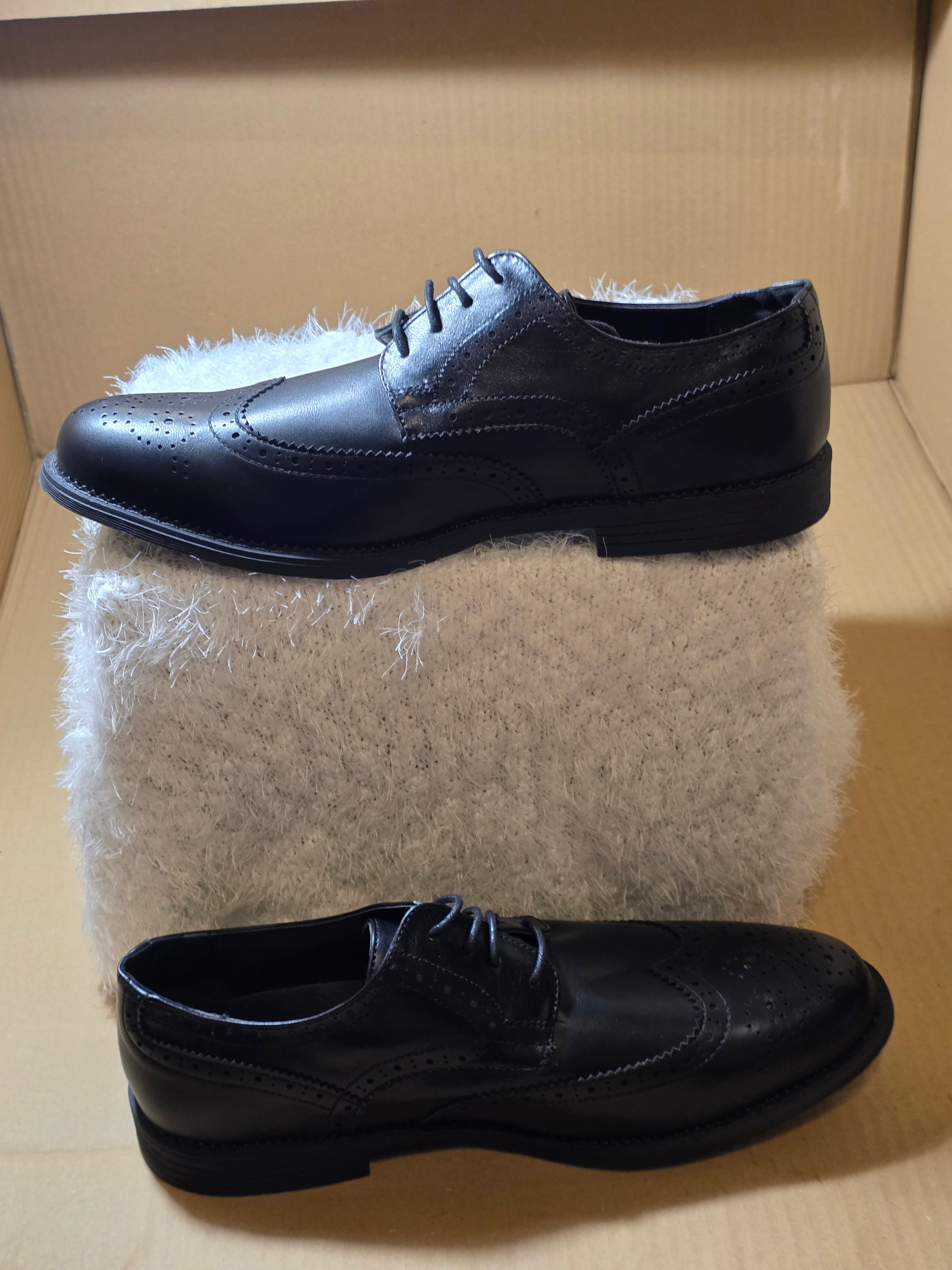 A Everyday Mens Brogue Dress Shoes, uk size 11, new never worn