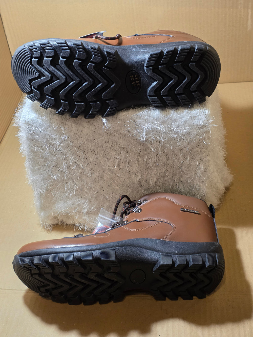A Cotton Traders Men's Waterproof Walk Boots, uk size 10. New never worn.