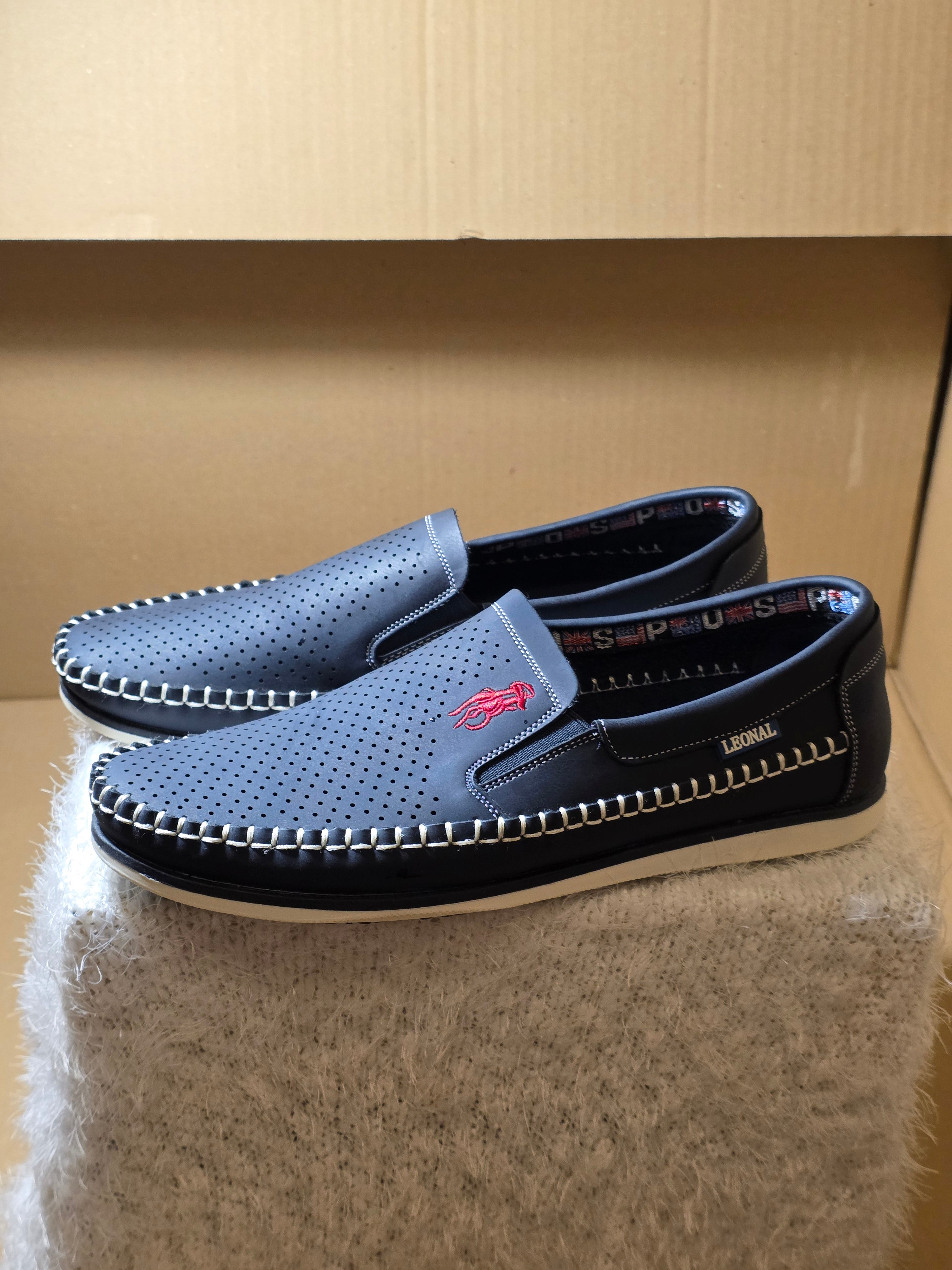 A Leonal mens loafer shoes uk size 8. New never worn