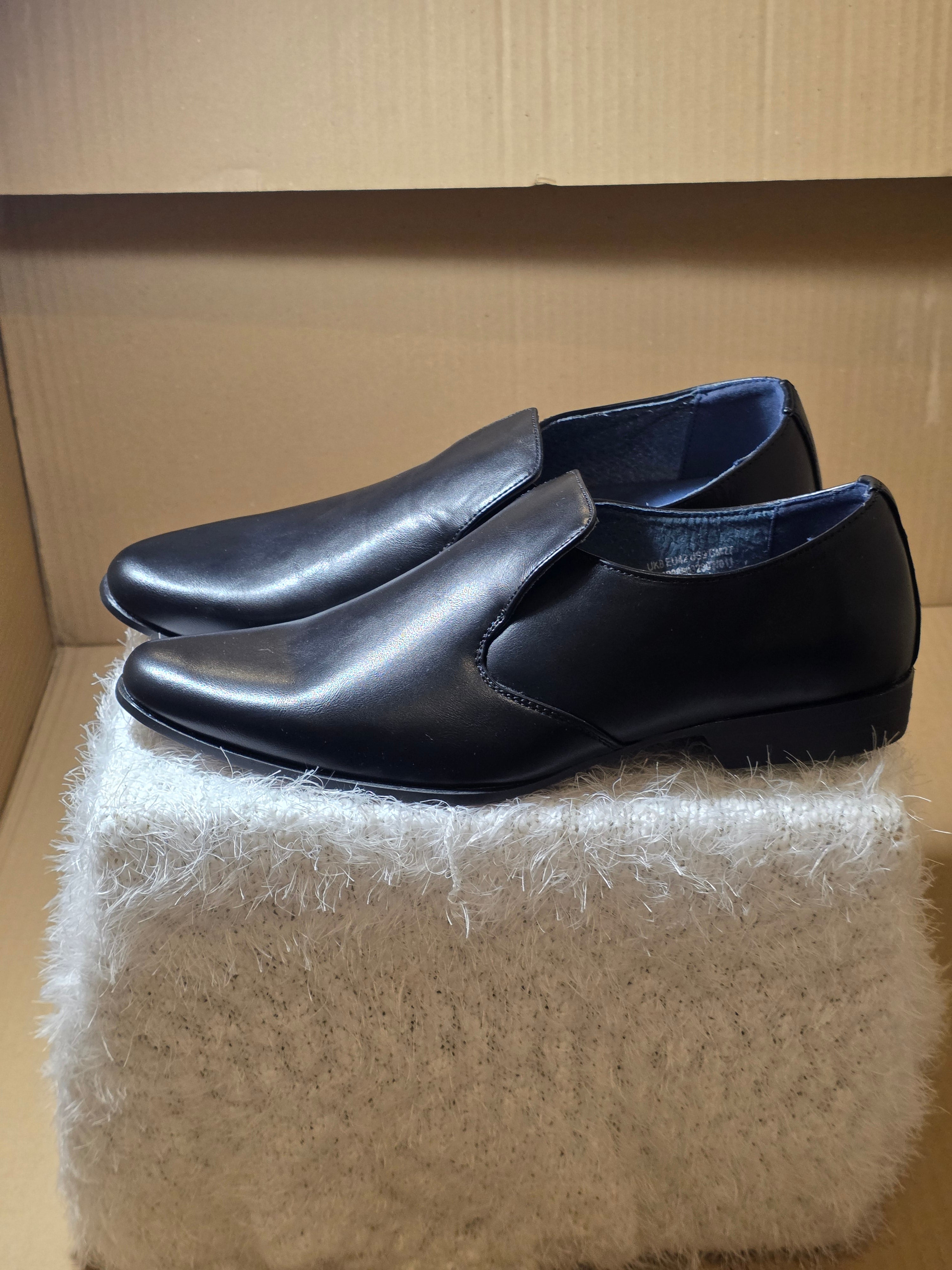 A Giorgio Mens Formal Shoes, size 8, new never worn.