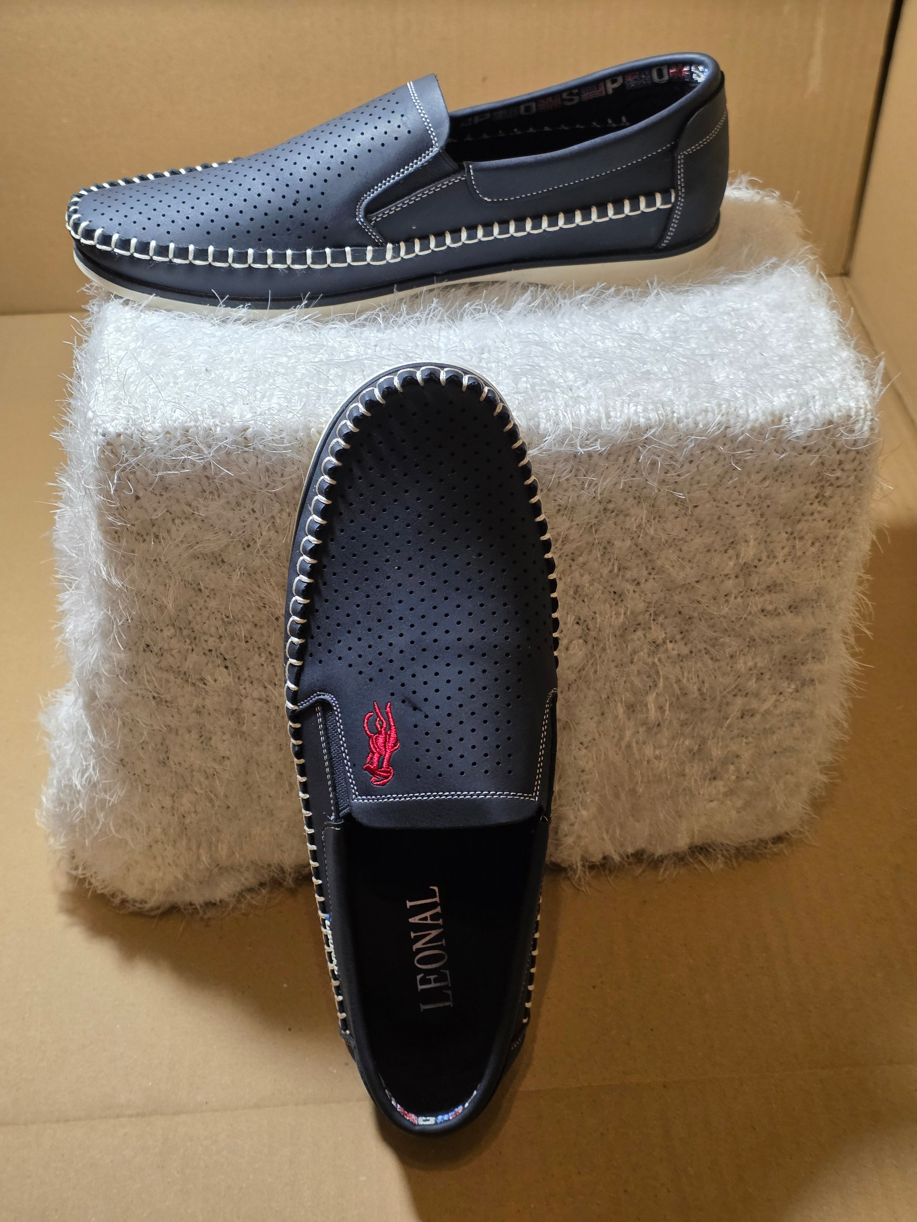 A Leonal mens loafer shoes uk size 8. New never worn