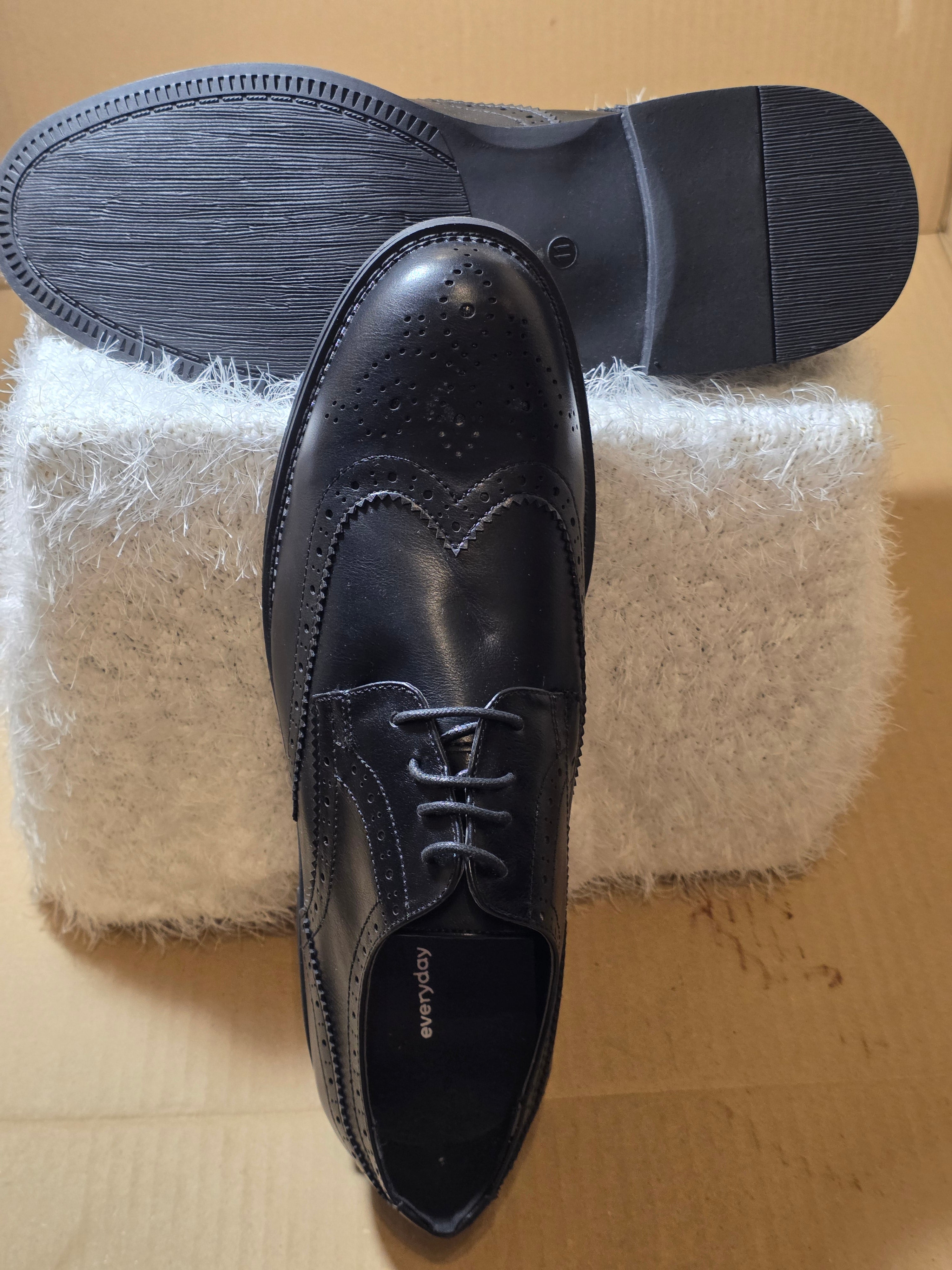 A Everyday Mens Brogue Dress Shoes, uk size 11, new never worn